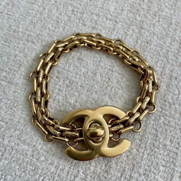 Chanel CC Turnlock Reissue Chain Link Bracelet - Picture 6 of 14